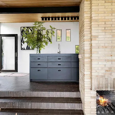 Architect Designed With A Beautiful Sea View *
